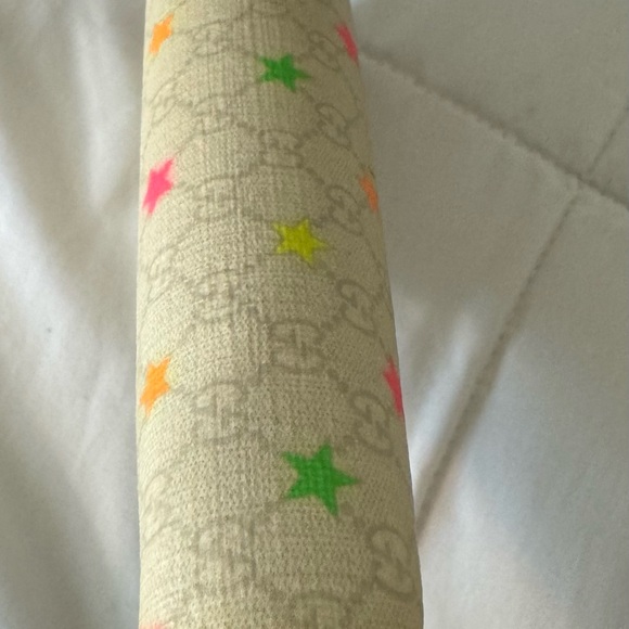 Make an offer!!  Authentic Gucci Multicolor Star Pattern Wallet Preloved - Picture 8 of 14